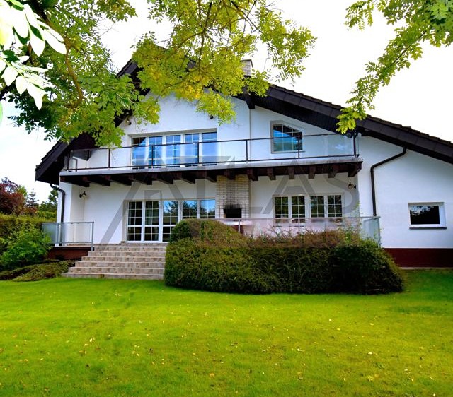 Pronájem rodinného domu 300 m², pozemek 750 m² - foto 1