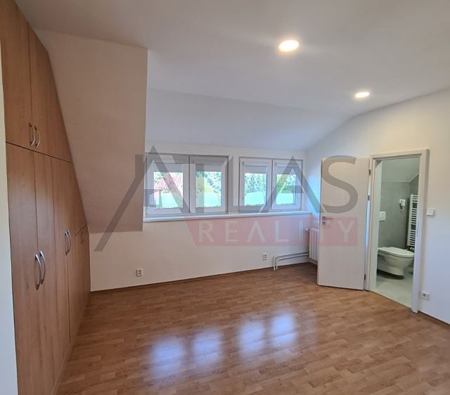 Pronájem rodinného domu 300 m², pozemek 750 m² - foto 7