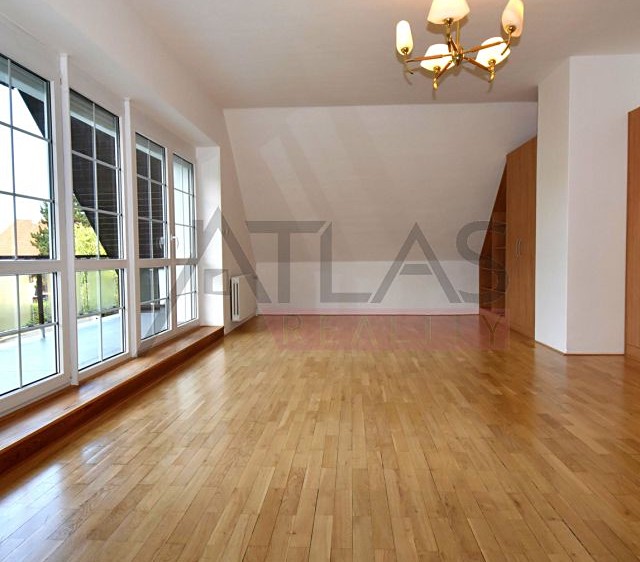 Pronájem rodinného domu 300 m², pozemek 750 m² - foto 6