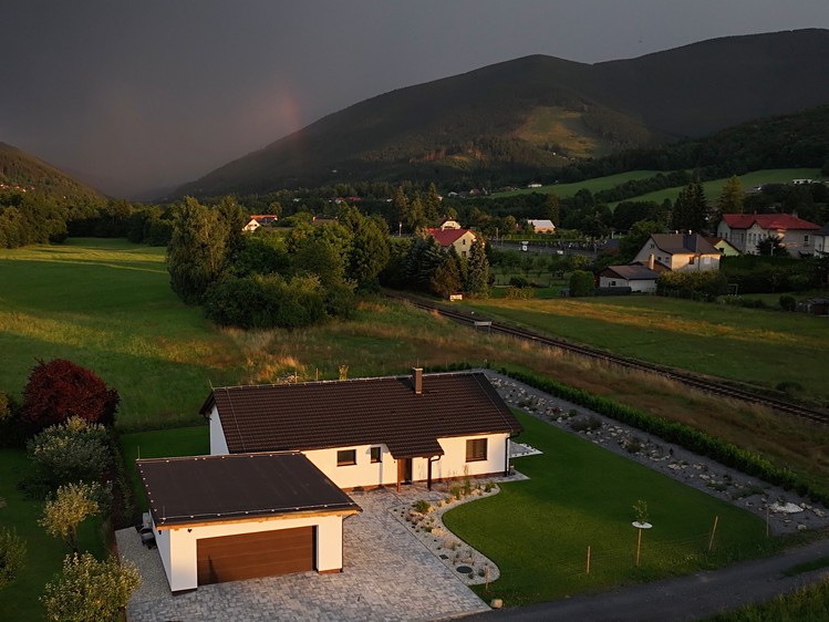 Pronájem rodinného domu 146 m², pozemek 1 000 m² - foto 1