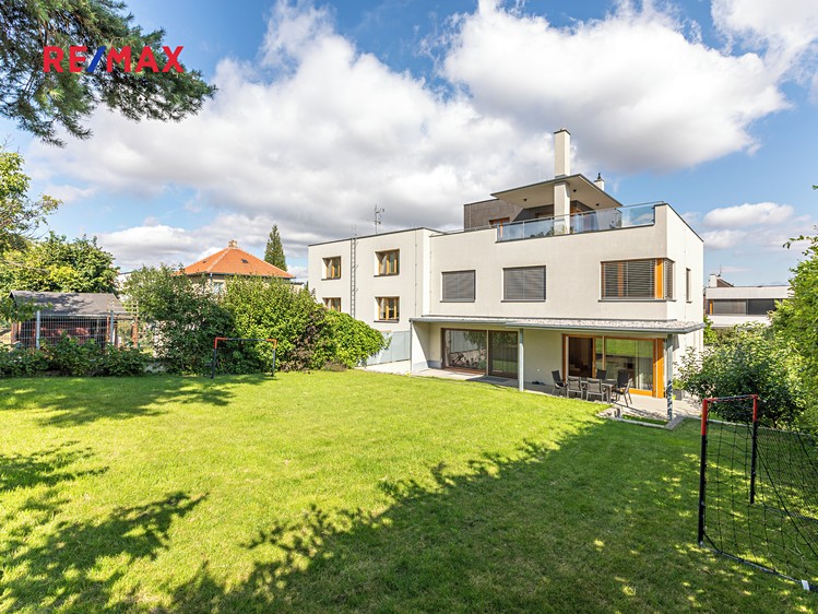Pronájem vily 339 m², pozemek 629 m² - foto 2