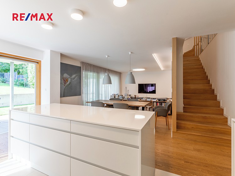 Pronájem vily 339 m², pozemek 629 m² - foto 3