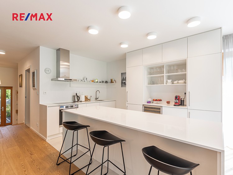 Pronájem vily 339 m², pozemek 629 m² - foto 6