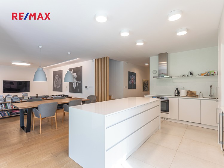Pronájem vily 339 m², pozemek 629 m² - foto 8