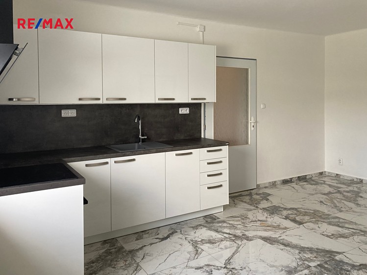 Pronájem vily 350 m², pozemek 578 m² - foto 3