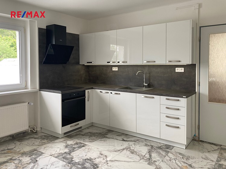 Pronájem vily 350 m², pozemek 578 m² - foto 2
