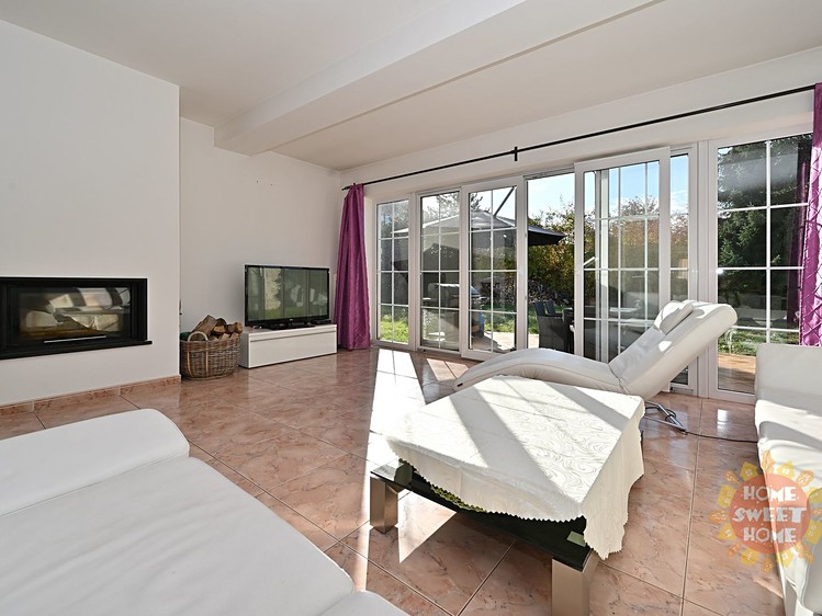 Pronájem rodinného domu 610 m², pozemek 747 m² - foto 2