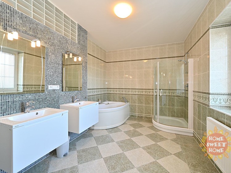 Pronájem rodinného domu 610 m², pozemek 747 m² - foto 3