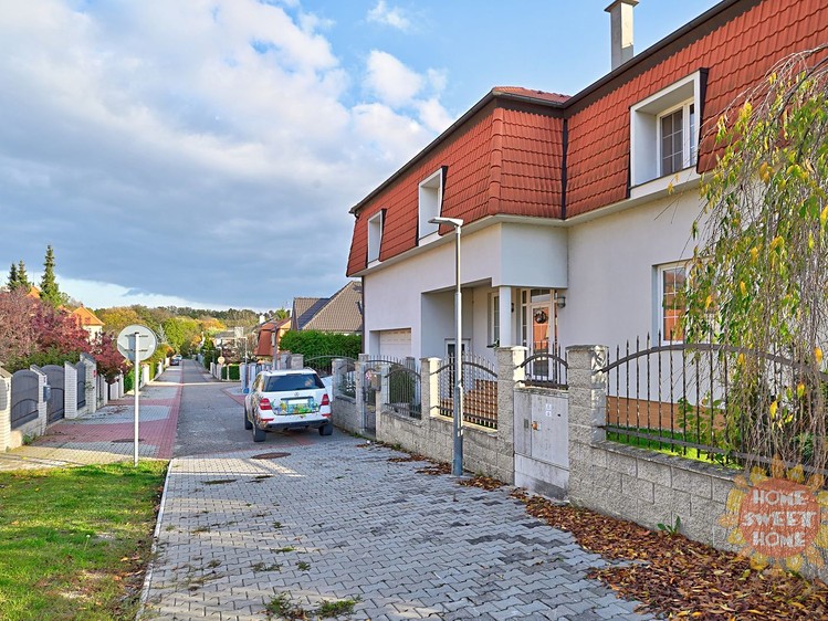 Pronájem rodinného domu 610 m², pozemek 747 m² - foto 1