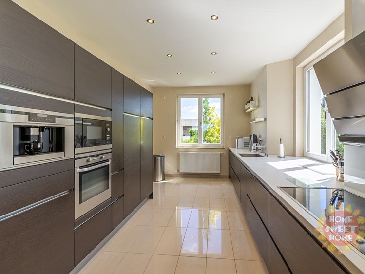 Pronájem rodinného domu 550 m², pozemek 1 000 m² - foto 7