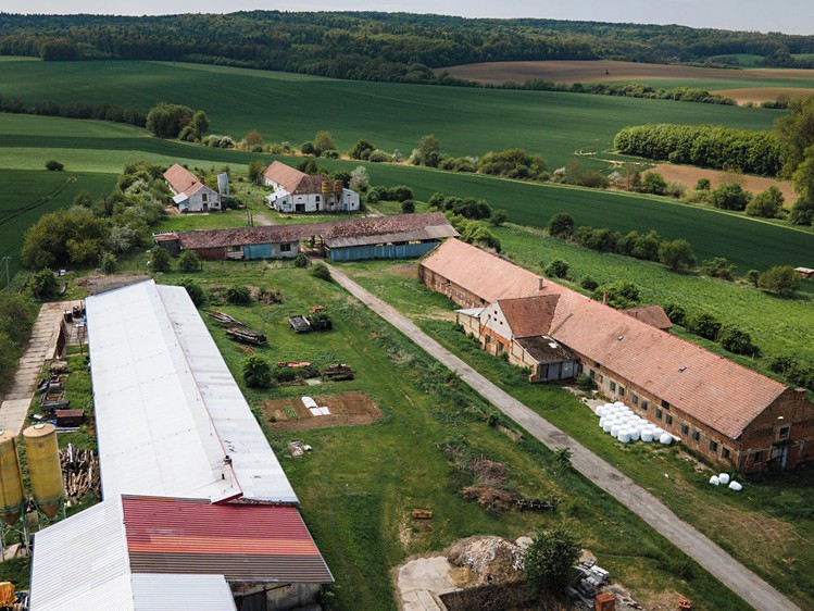 Pronájem zemědělské usedlosti 2 000 m², pozemek 20 000 m² - foto 4