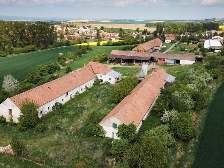 Pronájem zemědělské usedlosti 2 000 m², pozemek 20 000 m² - foto 3