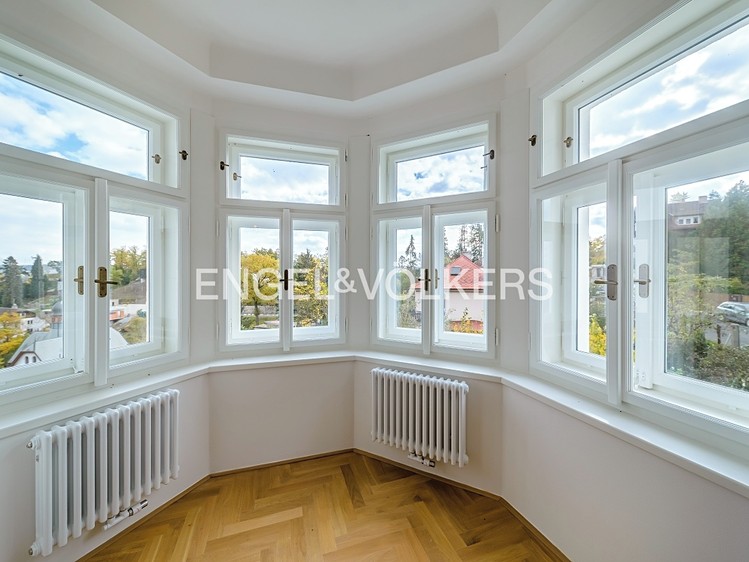 Pronájem vily 356 m², pozemek 1 389 m² - foto 4