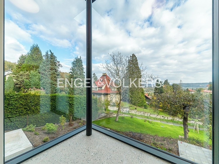 Pronájem vily 356 m², pozemek 1 389 m² - foto 2