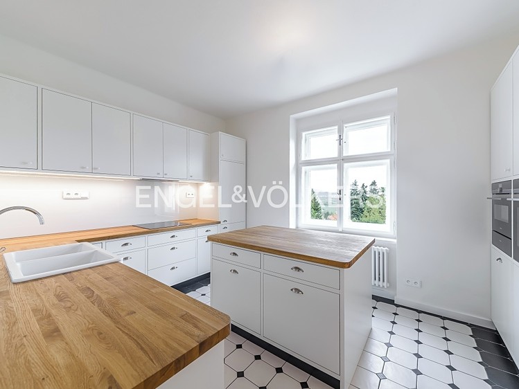 Pronájem vily 356 m², pozemek 1 389 m² - foto 5