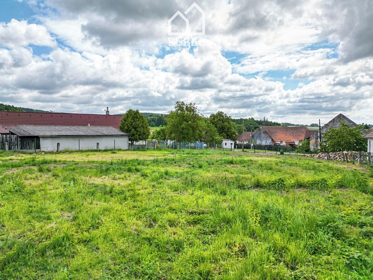 Prodej  stavebního pozemku 2 325 m² - foto 4