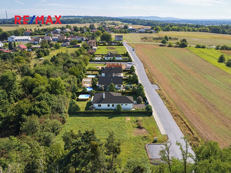 Prodej stavebního pozemku 888 m² - foto 1