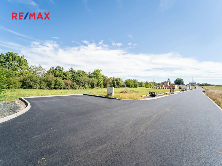Prodej stavebního pozemku 888 m² - foto 6