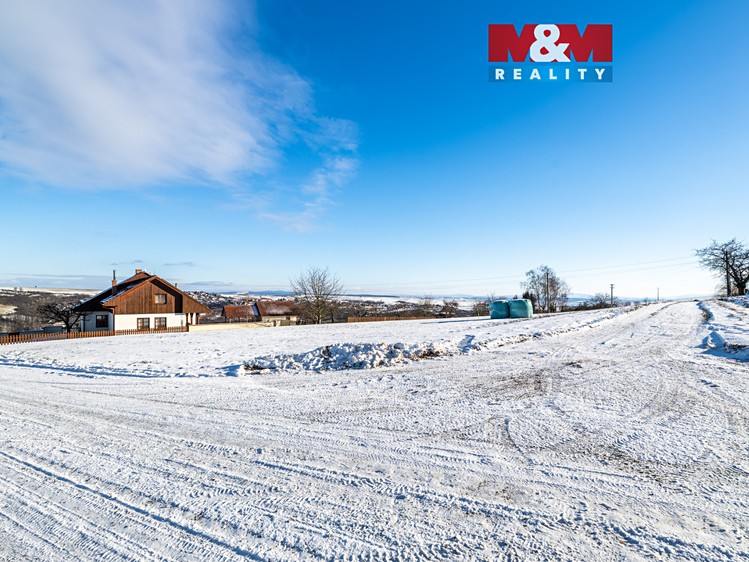 Prodej stavebního pozemku 1 300 m² - foto 1