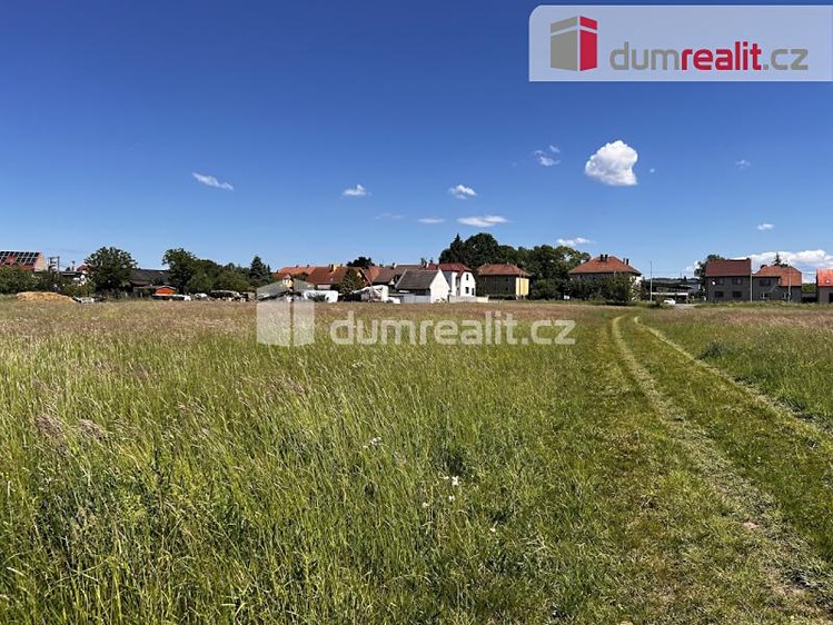 Prodej stavebního pozemku 696 m² - foto 1