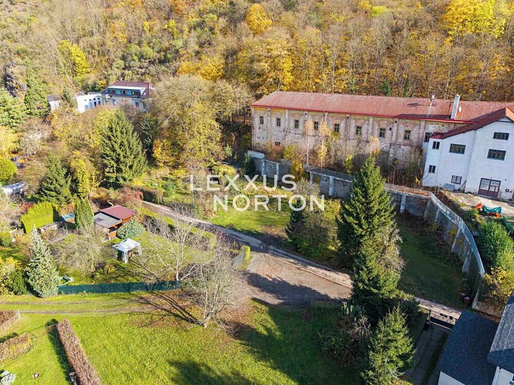 Prodej stavebního pozemku 1 763 m² - foto 6