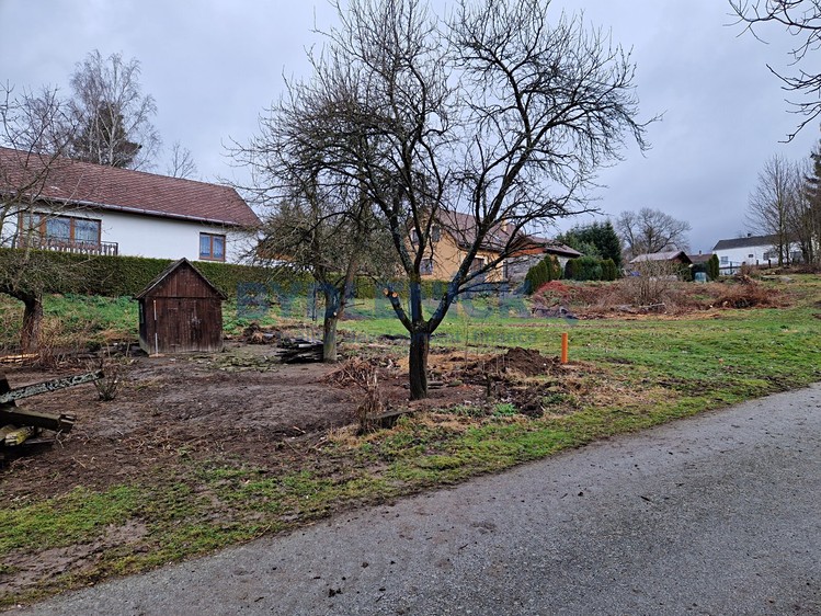 Prodej stavebního pozemku 933 m² - foto 2