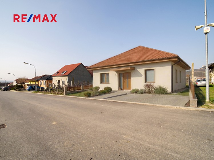 Prodej stavebního pozemku 1 292 m² - foto 1