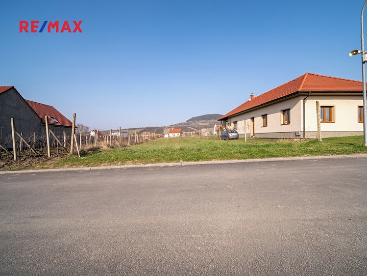 Prodej stavebního pozemku 1 292 m² - foto 3