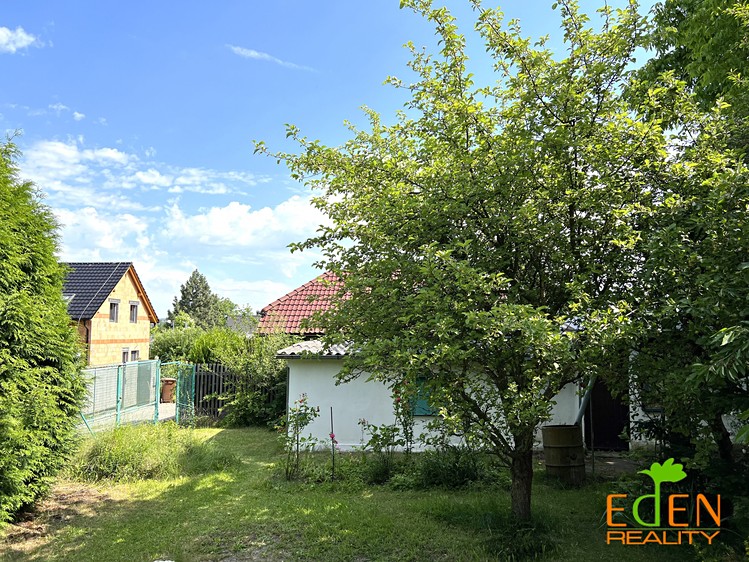 Prodej stavebního pozemku 897 m² - foto 3