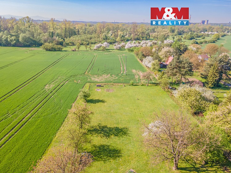 Prodej stavebního pozemku 1 300 m² - foto 1