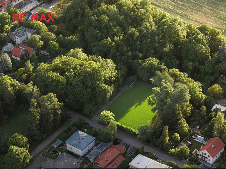 Prodej stavebního pozemku 1 678 m² - foto 4