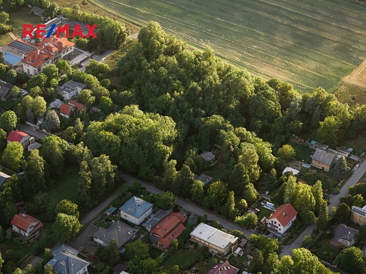 Prodej stavebního pozemku 1 678 m² - foto 5