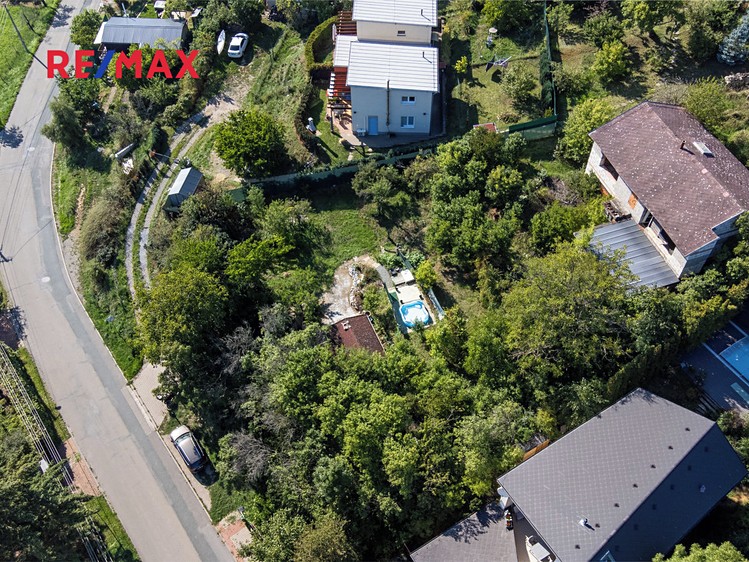 Prodej stavebního pozemku 1 112 m² - foto 1