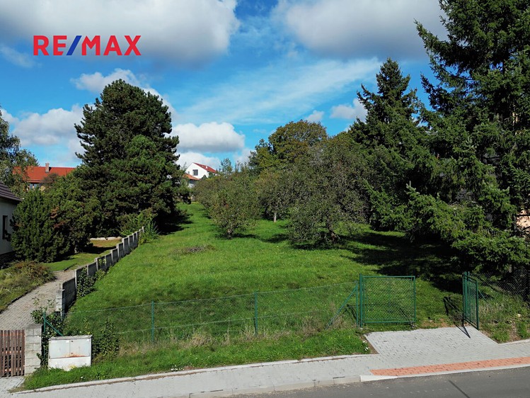 Prodej stavebního pozemku 2 359 m² - foto 1