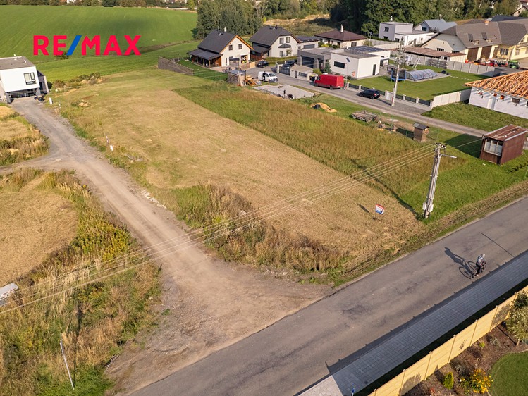 Prodej stavebního pozemku 588 m² - foto 1