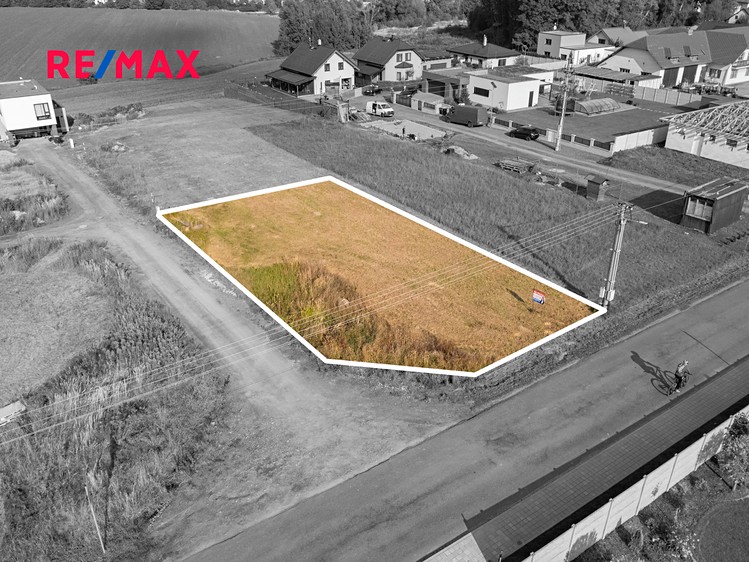 Prodej stavebního pozemku 588 m² - foto 2