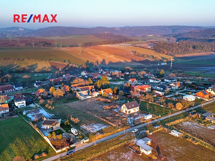 Prodej stavebního pozemku 1 998 m² - foto 1
