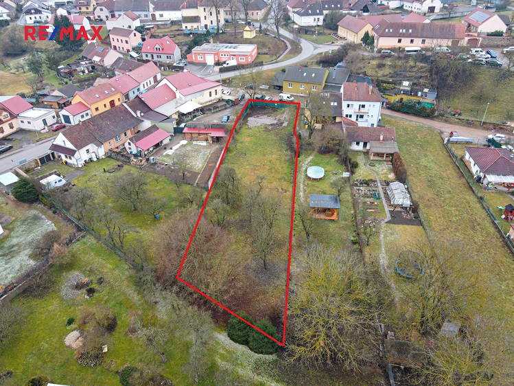 Prodej stavebního pozemku 1 465 m² - foto 1