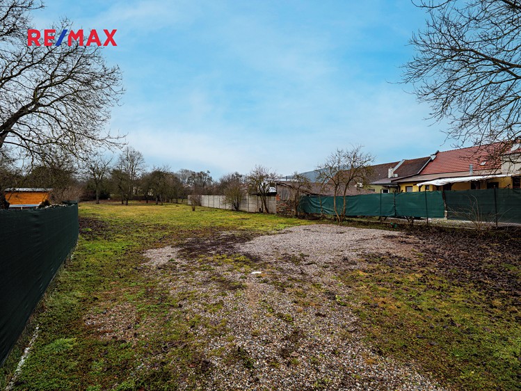 Prodej stavebního pozemku 1 465 m² - foto 5