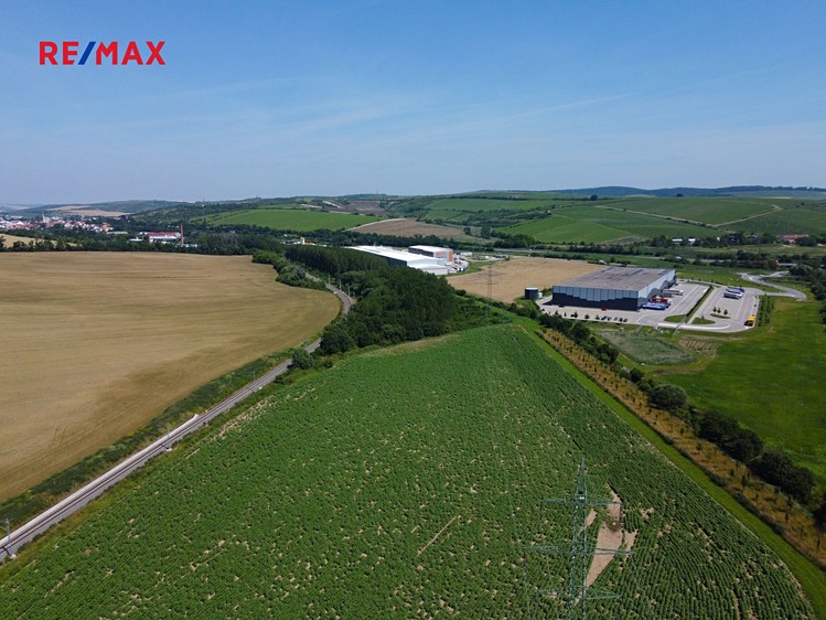 Prodej komerčního pozemku 13 446 m² - foto 1