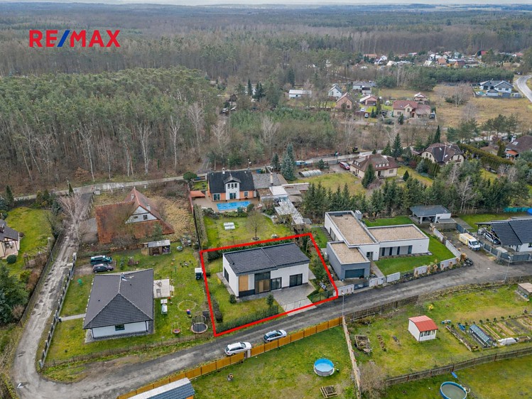 Prodej stavebního pozemku 829 m² - foto 1