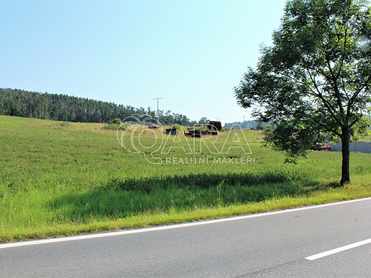 Prodej podílu 1/2 stavebního pozemku 41 779 m² - foto 6