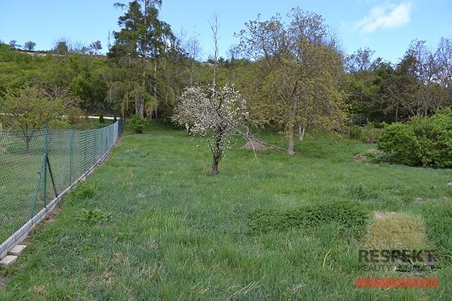 Prodej stavebního pozemku 979 m² - foto 2