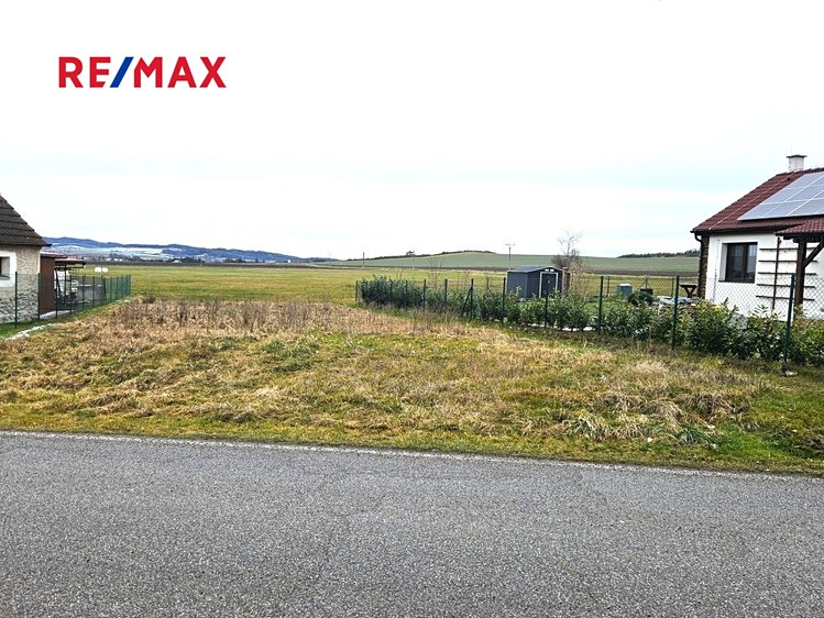 Prodej stavebního pozemku 2 108 m² - foto 1