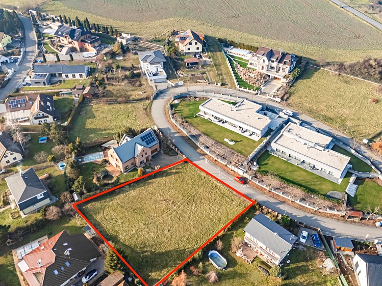 Prodej stavebního pozemku 1 530 m² - foto 1