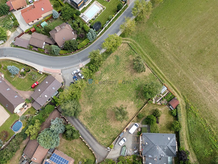 Prodej stavebního pozemku 1 493 m² - foto 1