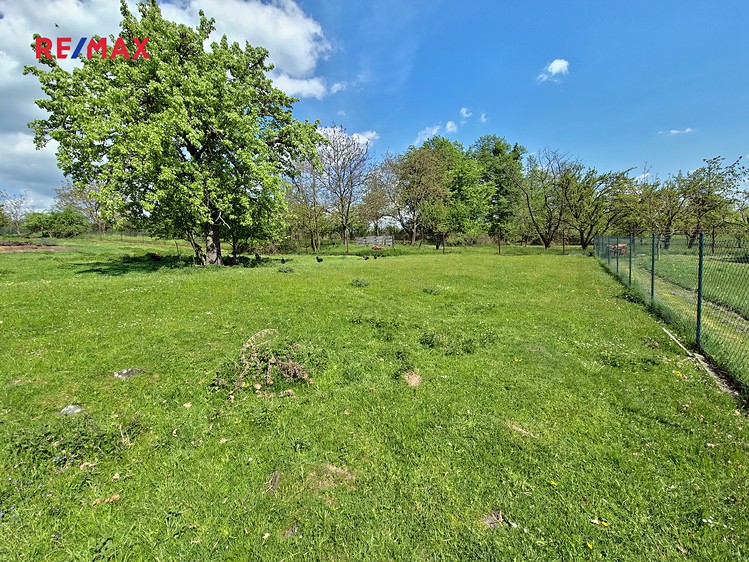 Prodej stavebního pozemku 1 384 m² - foto 3