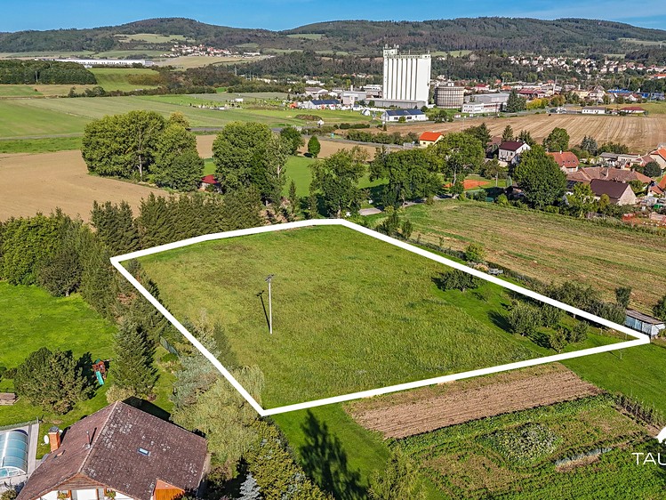 Prodej stavebního pozemku 6 455 m² - foto 1