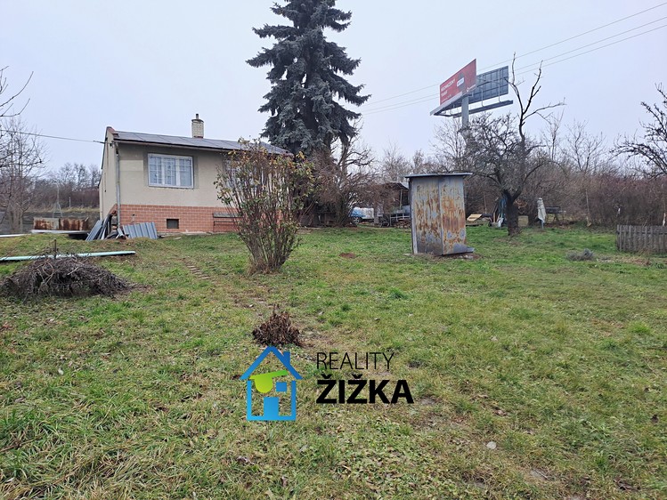 Prodej stavebního pozemku 886 m² - foto 1