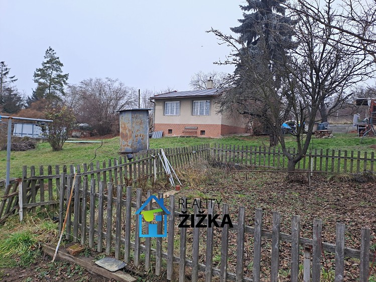 Prodej stavebního pozemku 886 m² - foto 2